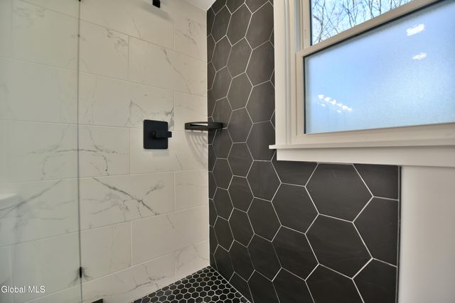 871 Maxwell Drive, Niskayuna, NY 12309