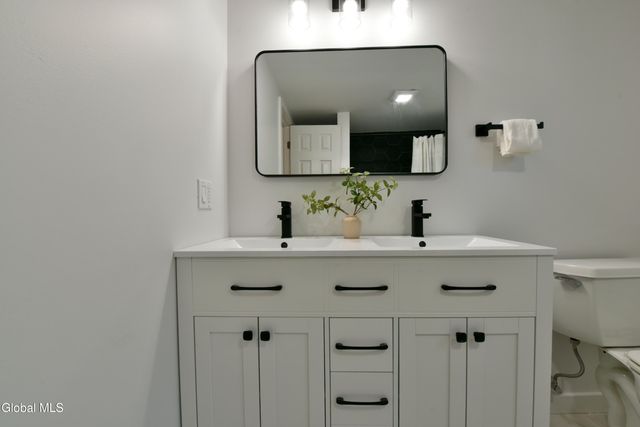 871 Maxwell Drive, Niskayuna, NY 12309