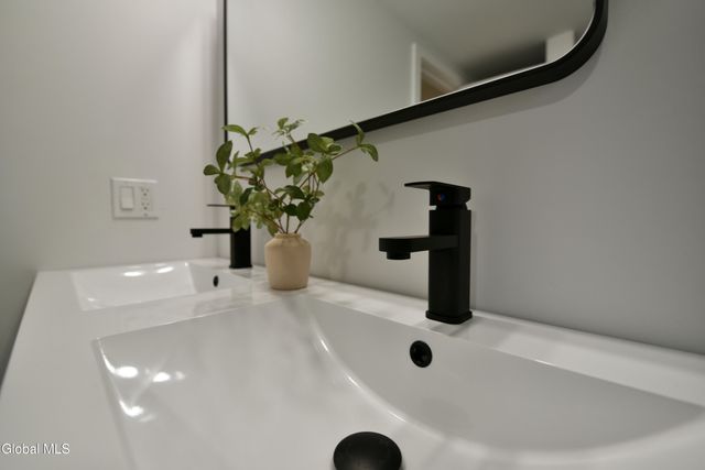 871 Maxwell Drive, Niskayuna, NY 12309