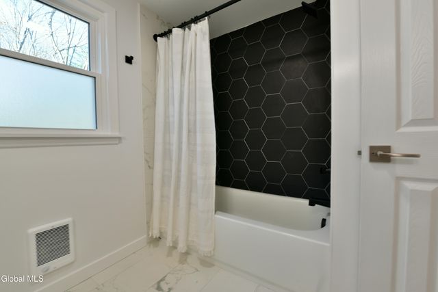 871 Maxwell Drive, Niskayuna, NY 12309