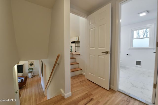 871 Maxwell Drive, Niskayuna, NY 12309