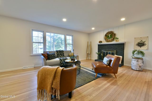 871 Maxwell Drive, Niskayuna, NY 12309