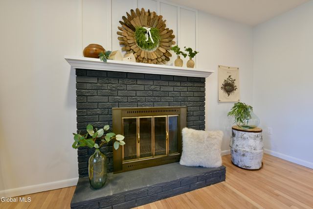 871 Maxwell Drive, Niskayuna, NY 12309