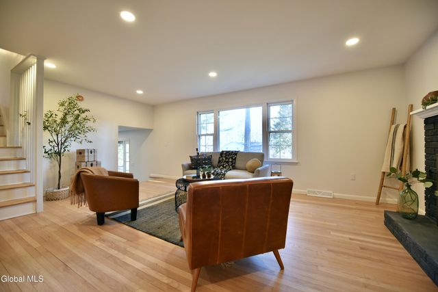 871 Maxwell Drive, Niskayuna, NY 12309