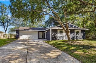 8718 Acorn Lane, Hitchcock, TX 77563