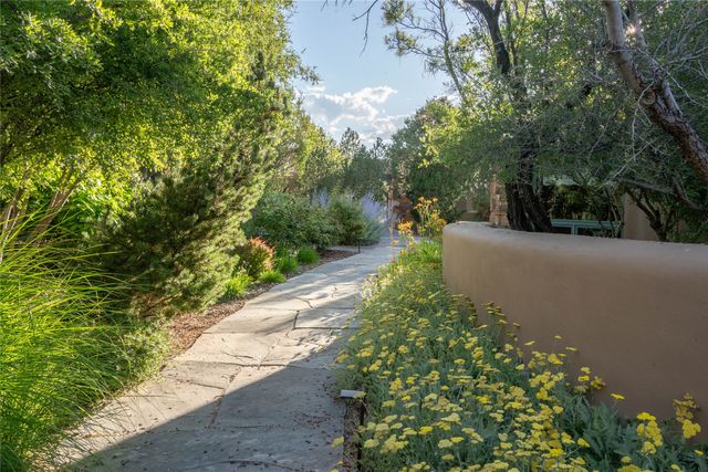 26 Estates Drive, Santa Fe, NM 87506