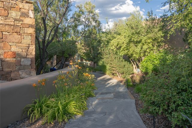 26 Estates Drive, Santa Fe, NM 87506