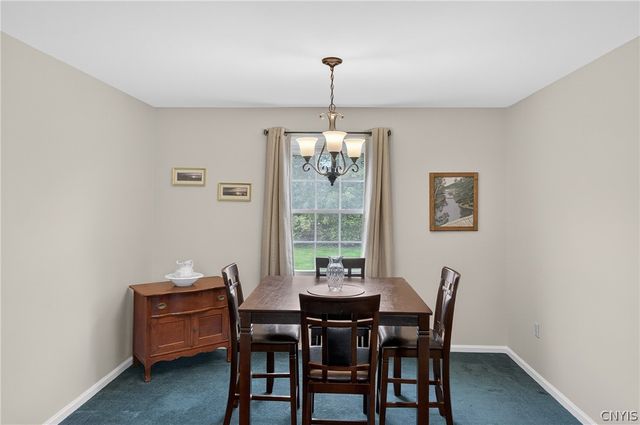 6143 Palisades Dr, Cicero, NY 13039