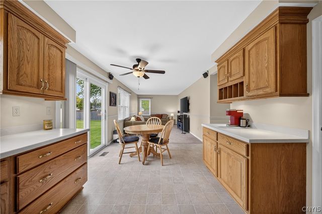 6143 Palisades Dr, Cicero, NY 13039