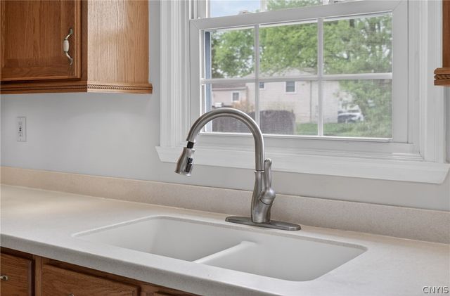 6143 Palisades Dr, Cicero, NY 13039