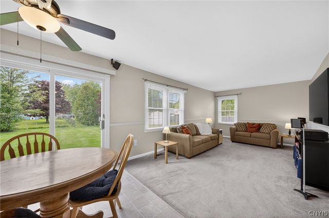 6143 Palisades Dr, Cicero, NY 13039