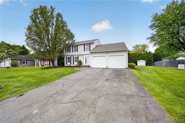 6143 Palisades Dr, Cicero, NY 13039