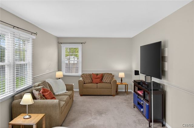 6143 Palisades Dr, Cicero, NY 13039