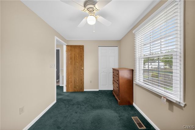 6143 Palisades Dr, Cicero, NY 13039
