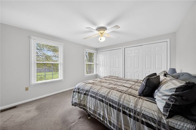 6143 Palisades Dr, Cicero, NY 13039