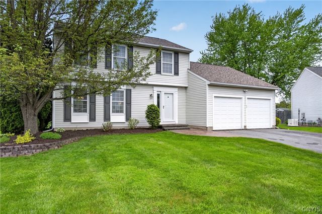 6143 Palisades Dr, Cicero, NY 13039