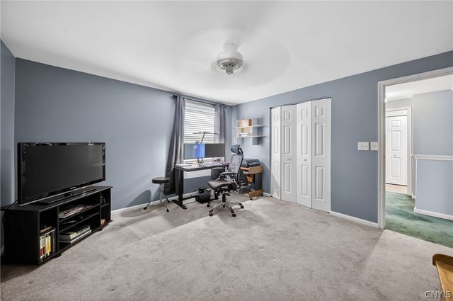6143 Palisades Dr, Cicero, NY 13039