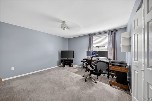 6143 Palisades Dr, Cicero, NY 13039