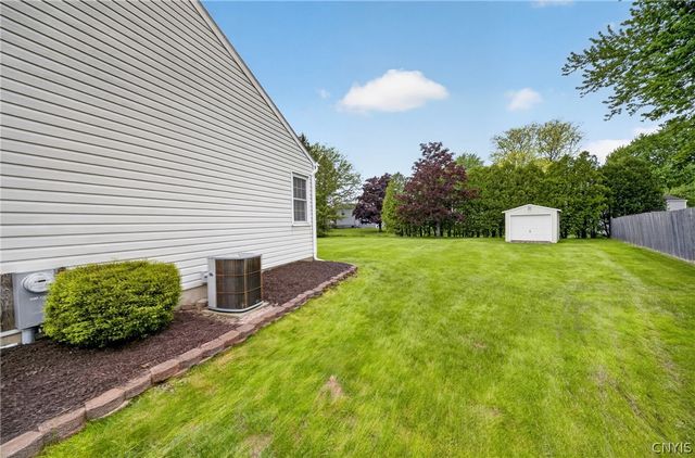 6143 Palisades Dr, Cicero, NY 13039