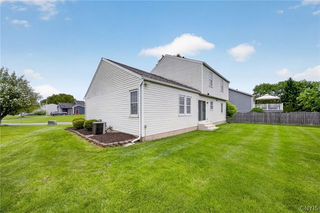 6143 Palisades Dr, Cicero, NY 13039