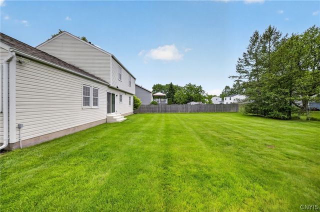6143 Palisades Dr, Cicero, NY 13039