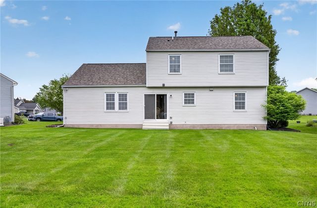 6143 Palisades Dr, Cicero, NY 13039
