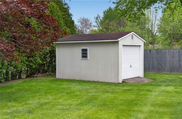 6143 Palisades Dr, Cicero, NY 13039