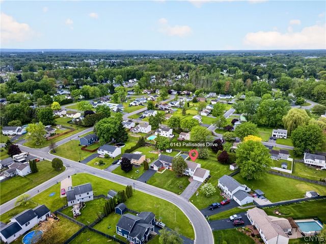 6143 Palisades Dr, Cicero, NY 13039