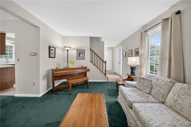 6143 Palisades Dr, Cicero, NY 13039