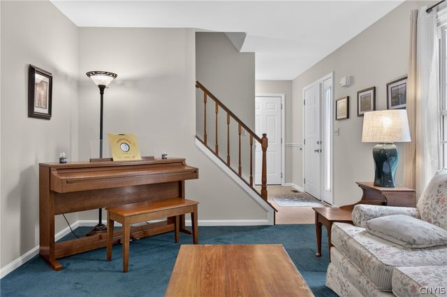 6143 Palisades Dr, Cicero, NY 13039