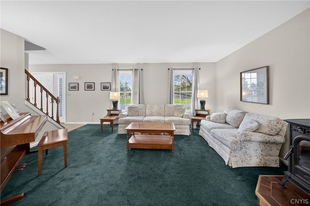 6143 Palisades Dr, Cicero, NY 13039