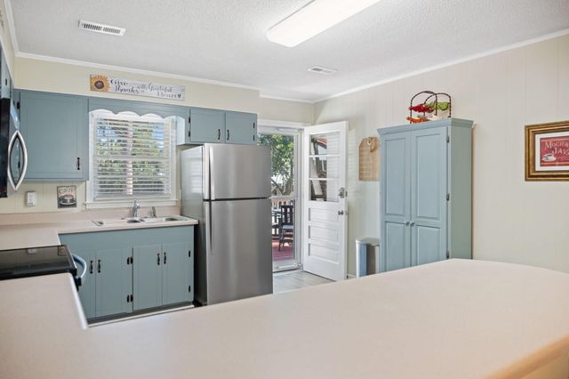 607 Portia Street, Edisto Island, SC 29438