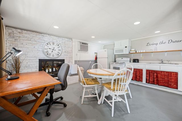607 Portia Street, Edisto Island, SC 29438