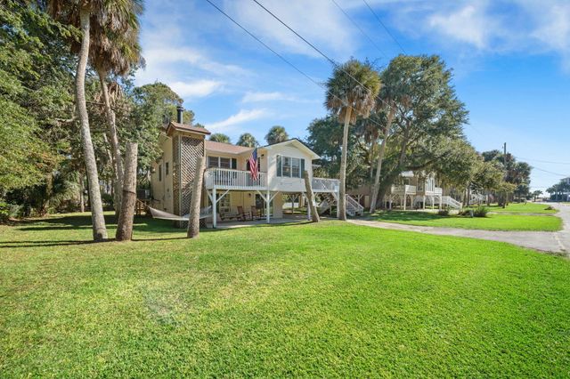 607 Portia Street, Edisto Island, SC 29438
