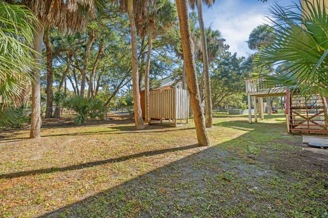 607 Portia Street, Edisto Island, SC 29438