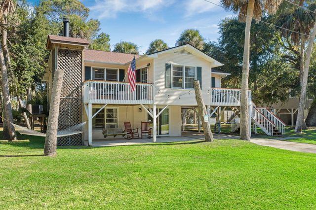 607 Portia Street, Edisto Island, SC 29438