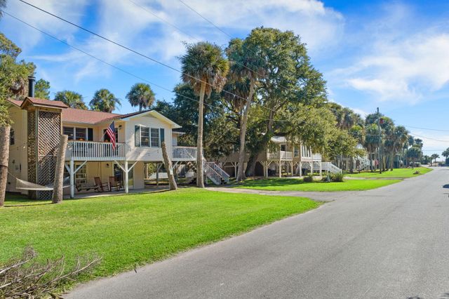 607 Portia Street, Edisto Island, SC 29438