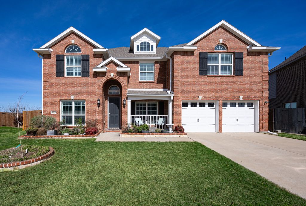8520 Pinewood Drive, Fort Worth, TX 76123