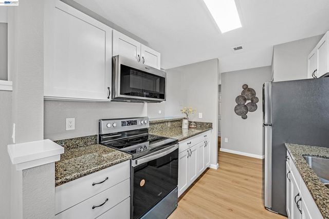 7815 7815 Canyon Meadow Cir H, Pleasanton, CA 94588