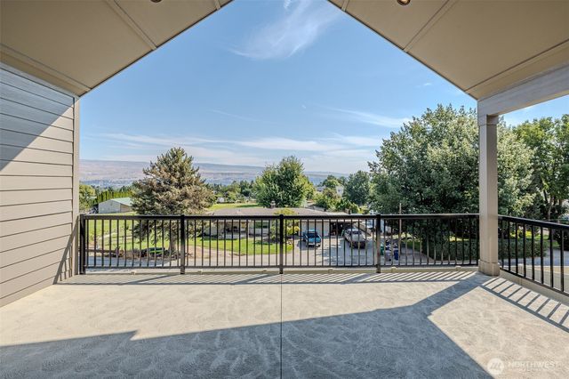 958 Racine Springs Drive, Wenatchee, WA 98801
