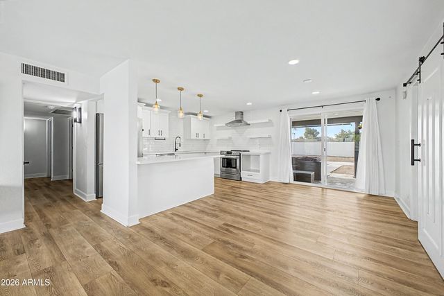 4101 E CALAVAR Road, Phoenix, AZ 85032