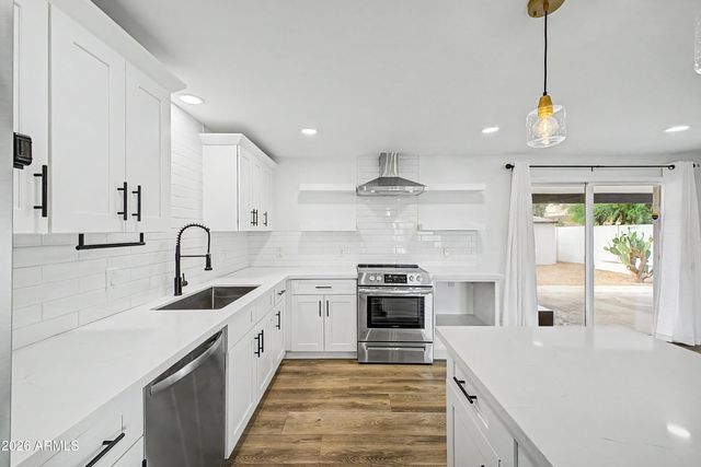 4101 E CALAVAR Road, Phoenix, AZ 85032