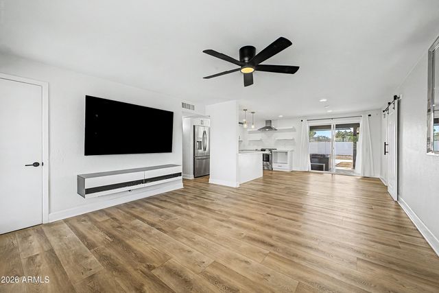 4101 E CALAVAR Road, Phoenix, AZ 85032