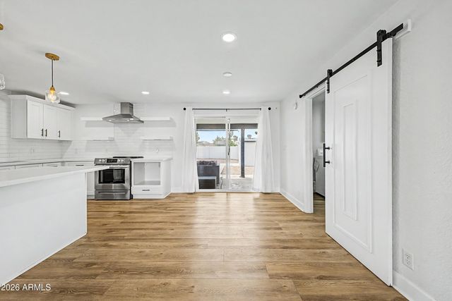 4101 E CALAVAR Road, Phoenix, AZ 85032