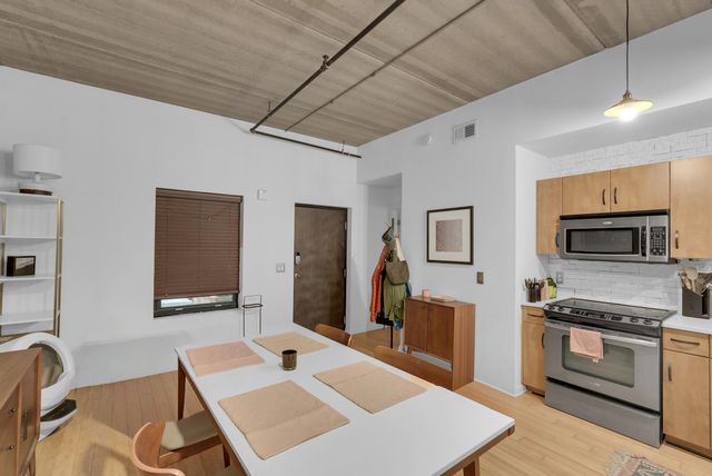 1 Cool Blow Street 323, Charleston, SC 29403