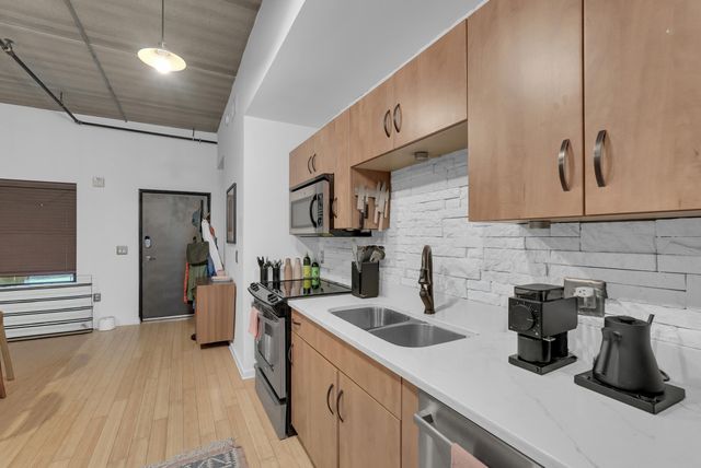 1 Cool Blow Street 323, Charleston, SC 29403