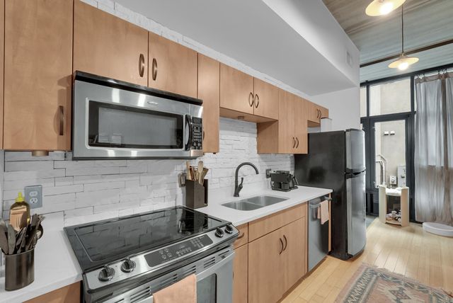 1 Cool Blow Street 323, Charleston, SC 29403