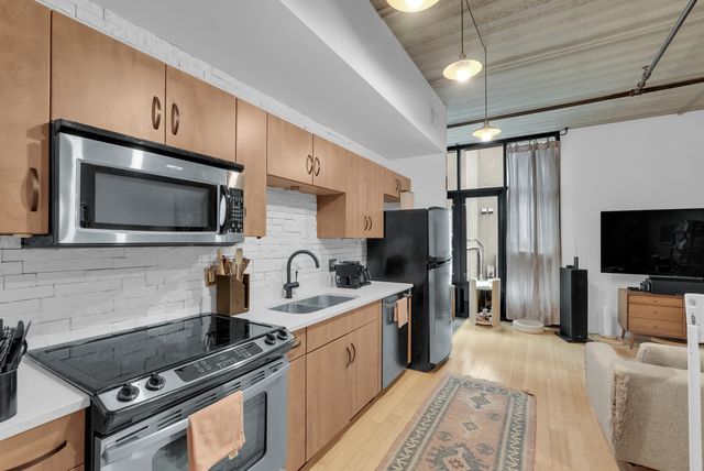 1 Cool Blow Street 323, Charleston, SC 29403