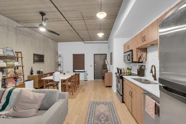 1 Cool Blow Street 323, Charleston, SC 29403