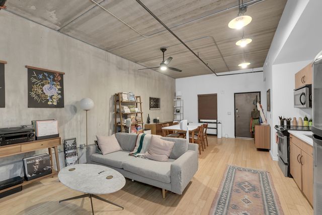 1 Cool Blow Street 323, Charleston, SC 29403